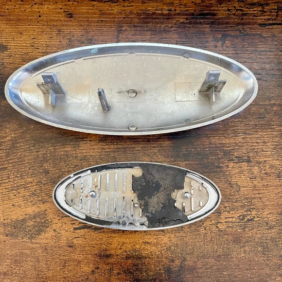 Ford Logo Emblems Set - Picture 2 of 2